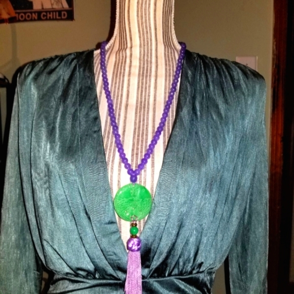 28" Lavender jade necklace w/green jade coi fish pendant w/14K yellow gold beads - Picture 4 of 4